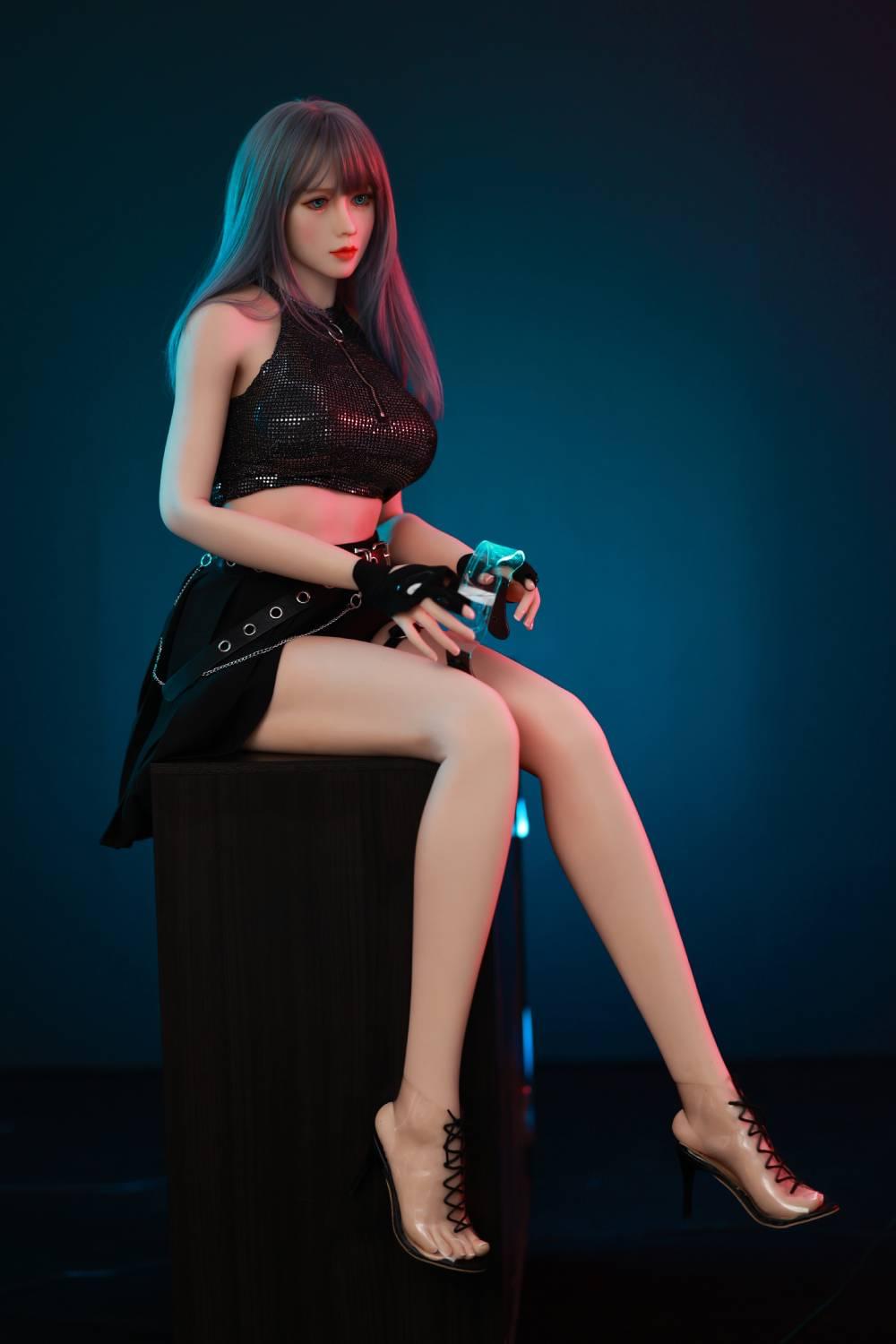 Selena Noir Premium STPE Doll - Image 4